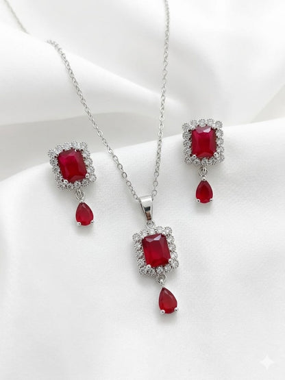 Radiant Zircon Locket Set for Women – Elegant Everyday Collection